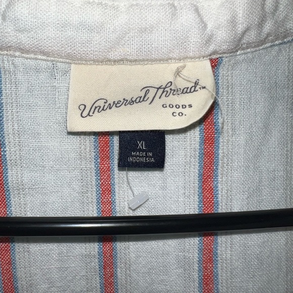Universal Thread Linen Button Up - Picture 2 of 3